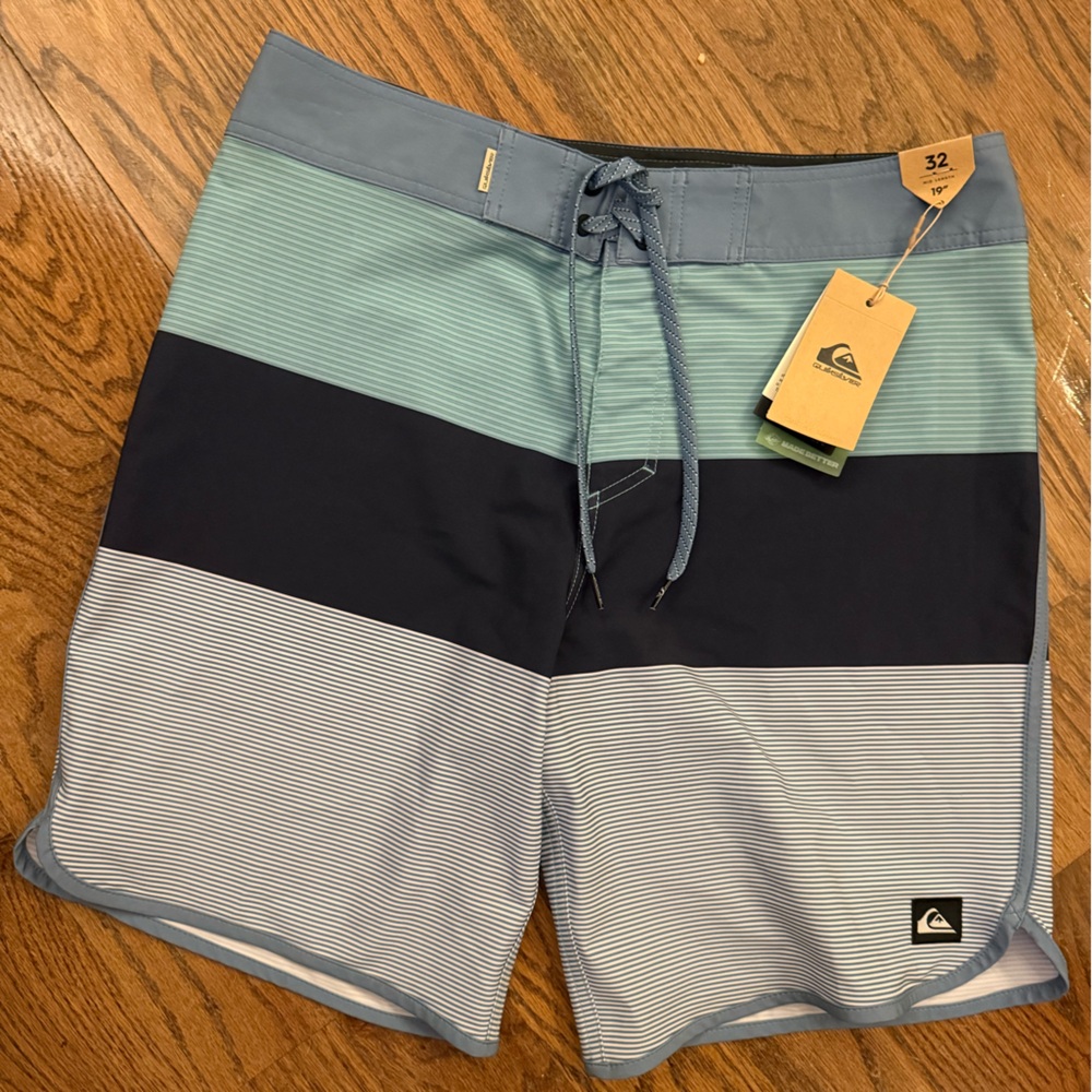 NWT Quicksilver board shorts, sz 32